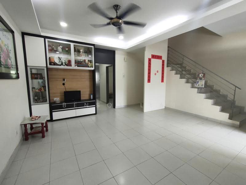 Rumah Teres 2-Tingkat untuk Dijual di Puncak Alam (Selangor) - Benson Lian - Living Room - PropertyGuru.com.my