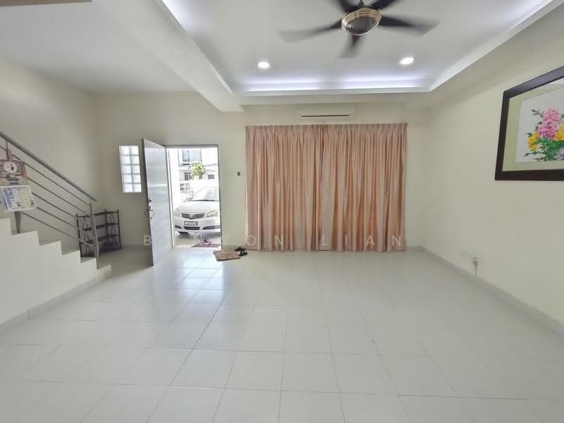 Rumah Teres 2-Tingkat untuk Dijual di Puncak Alam (Selangor) - Benson Lian - Living Room - PropertyGuru.com.my