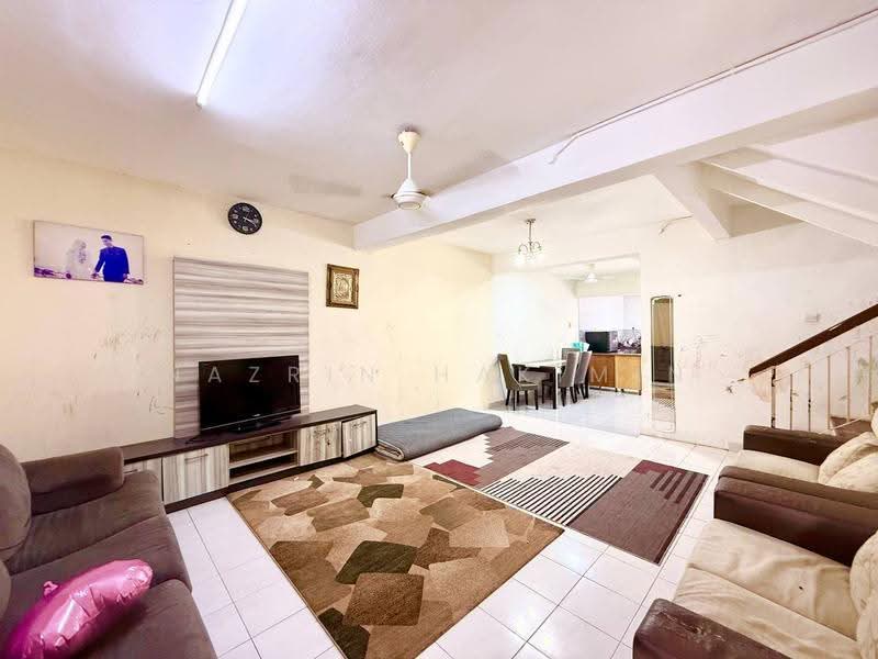 Rumah Teres 2-Tingkat untuk Dijual di Seksyen 8 (Bangi) - Nazrin Hakimin - Living Room - PropertyGuru.com.my