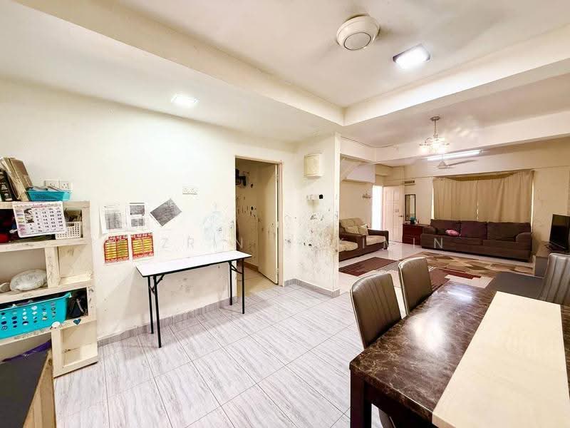 Rumah Teres 2-Tingkat untuk Dijual di Seksyen 8 (Bangi) - Nazrin Hakimin - Living Room - PropertyGuru.com.my