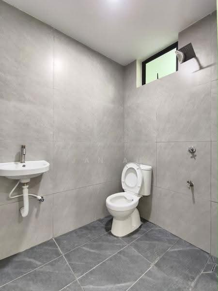 Rumah Teres 2-Tingkat untuk Dijual di Taman Daya (Johor Bahru) - JAN AU - Bathroom - PropertyGuru.com.my