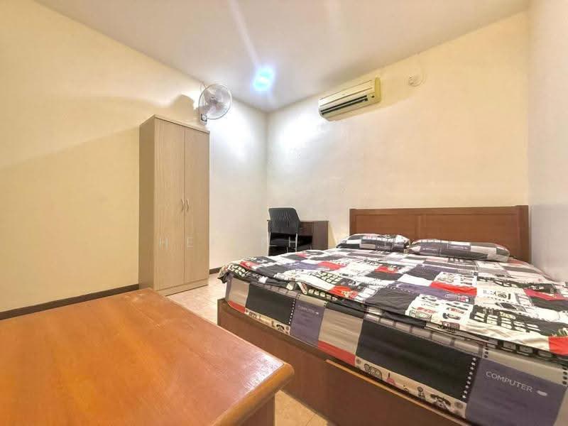 Apartment for Rent at Pusat Perniagaan Jalan Raja Uda - Hekenh Lee - Bedroom - PropertyGuru.com.my