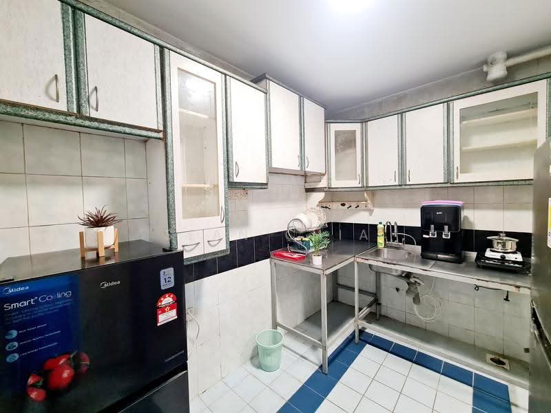 Condominium for Sale at Endah Regal Condominium - Sean Chia - Kitchen - PropertyGuru.com.my