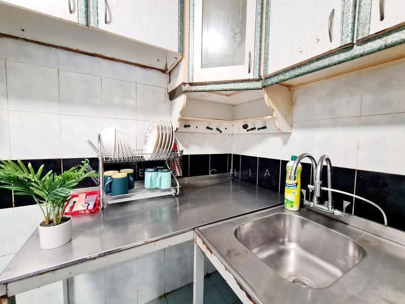 Condominium for Sale at Endah Regal Condominium - Sean Chia - Kitchen - PropertyGuru.com.my