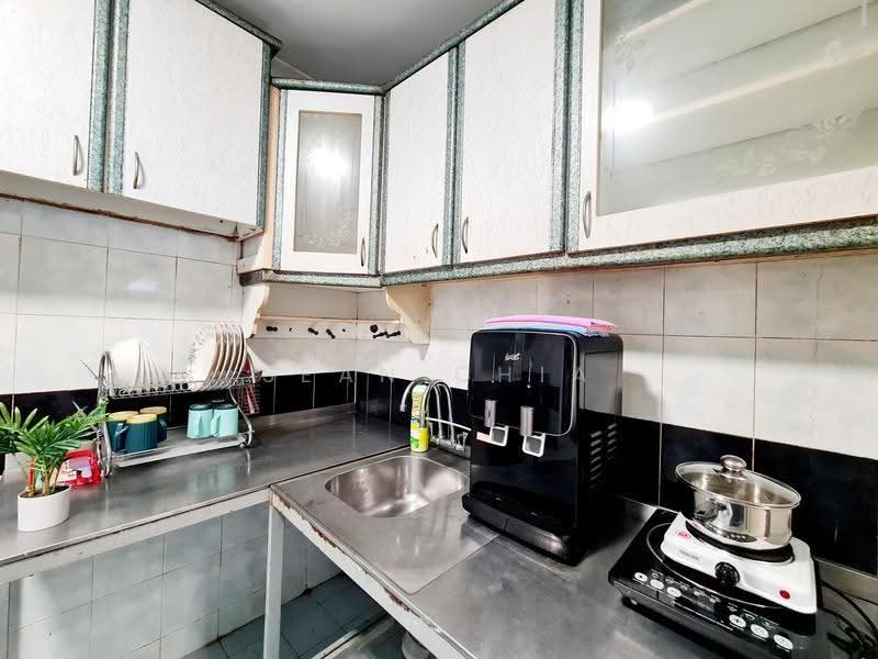 Condominium for Sale at Endah Regal Condominium - Sean Chia - Kitchen - PropertyGuru.com.my