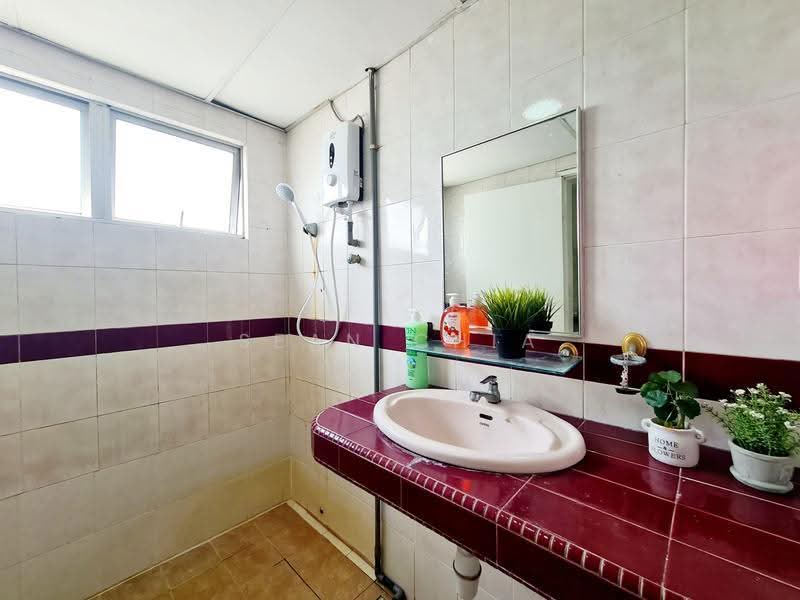 Condominium for Sale at Endah Regal Condominium - Sean Chia - Bathroom - PropertyGuru.com.my