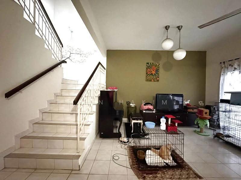 2-storey Terraced House for Sale in Alam Suria (Puncak Alam) - Nazrin Hakimin - Living Room - PropertyGuru.com.my