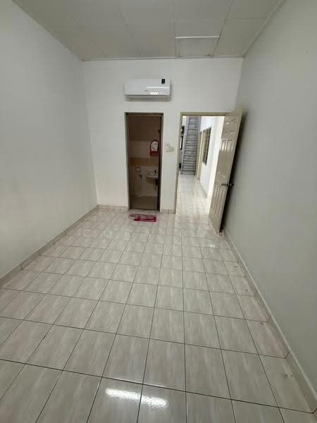 1-storey Terraced House for Rent in Bandar Baru Permas Jaya (Permas Jaya) - Cora Loh - Interior - PropertyGuru.com.my