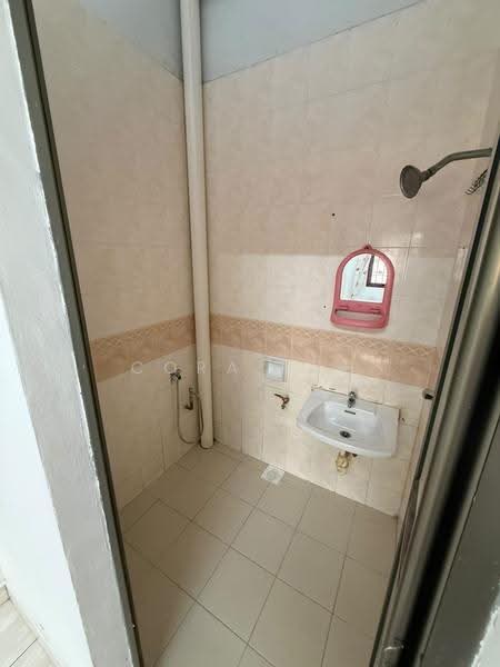 1-storey Terraced House for Rent in Bandar Baru Permas Jaya (Permas Jaya) - Cora Loh - Bathroom - PropertyGuru.com.my