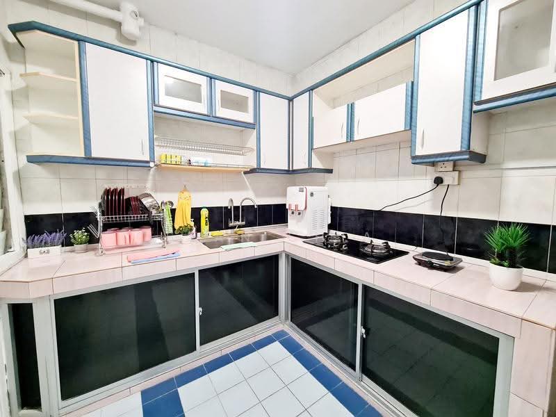 Condominium for Sale at Endah Regal Condominium - Sean Chia - Kitchen - PropertyGuru.com.my