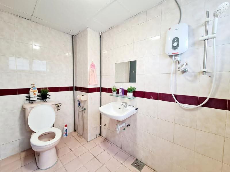 Condominium for Sale at Endah Regal Condominium - Sean Chia - Bathroom - PropertyGuru.com.my