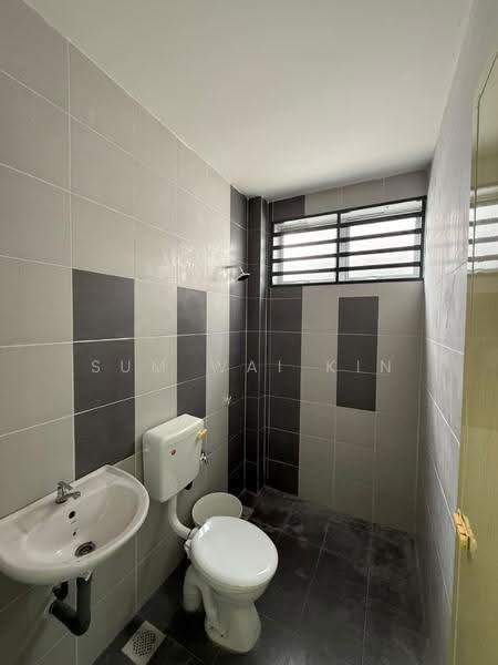 1.5-storey Terraced House for Rent in Taman Pengkalan Barat (Ipoh) - Sum Wai Kin - Bathroom - PropertyGuru.com.my