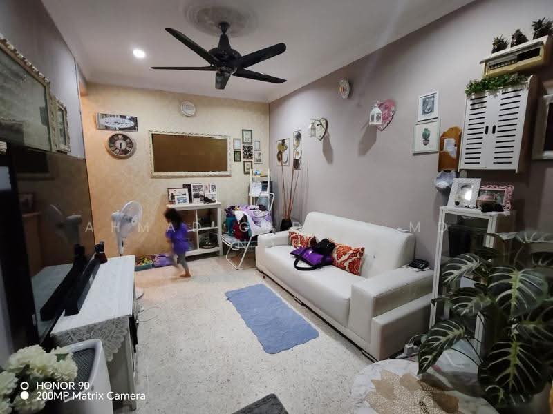 Rumah Teres 1-Tingkat untuk Dijual di Taman Melewar (Gombak) - Ahmad Gadafi Md Nor - Living Room - PropertyGuru.com.my