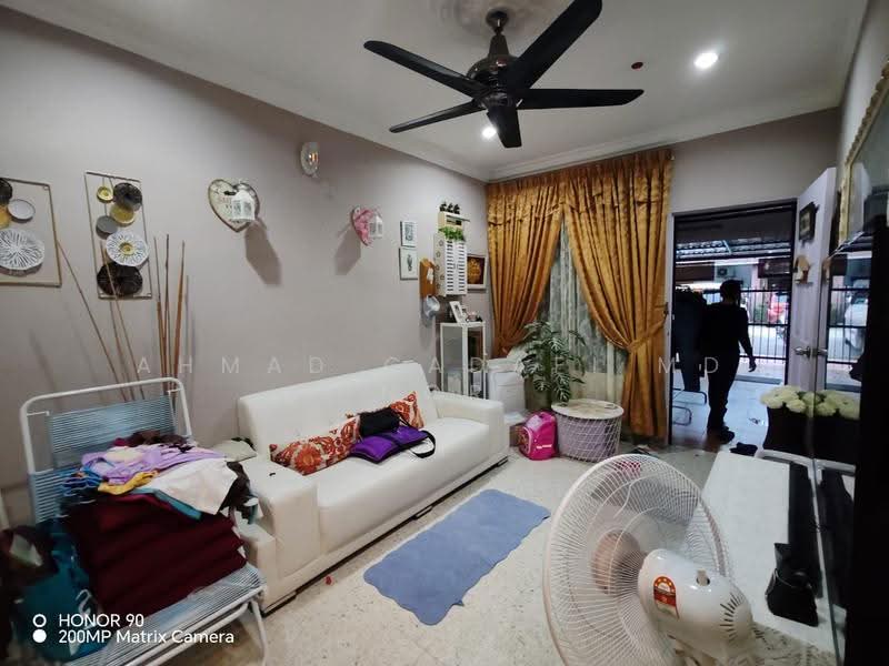 Rumah Teres 1-Tingkat untuk Dijual di Taman Melewar (Gombak) - Ahmad Gadafi Md Nor - Living Room - PropertyGuru.com.my
