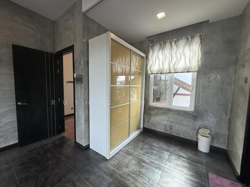 Rumah Banglo untuk Dijual di Bandar Mahkota Cheras (Cheras) - Ruth Chin May Lan - Bedroom - PropertyGuru.com.my
