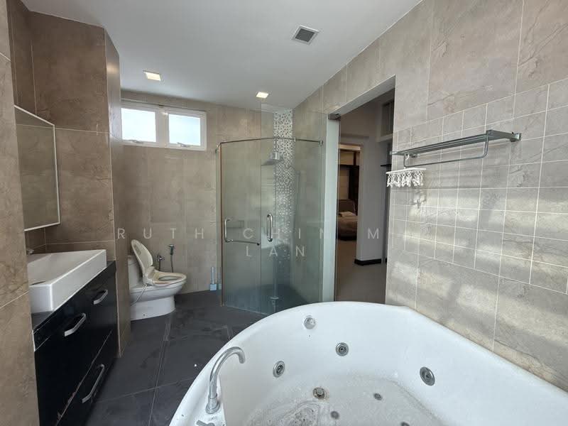 Rumah Banglo untuk Dijual di Bandar Mahkota Cheras (Cheras) - Ruth Chin May Lan - Bathroom - PropertyGuru.com.my