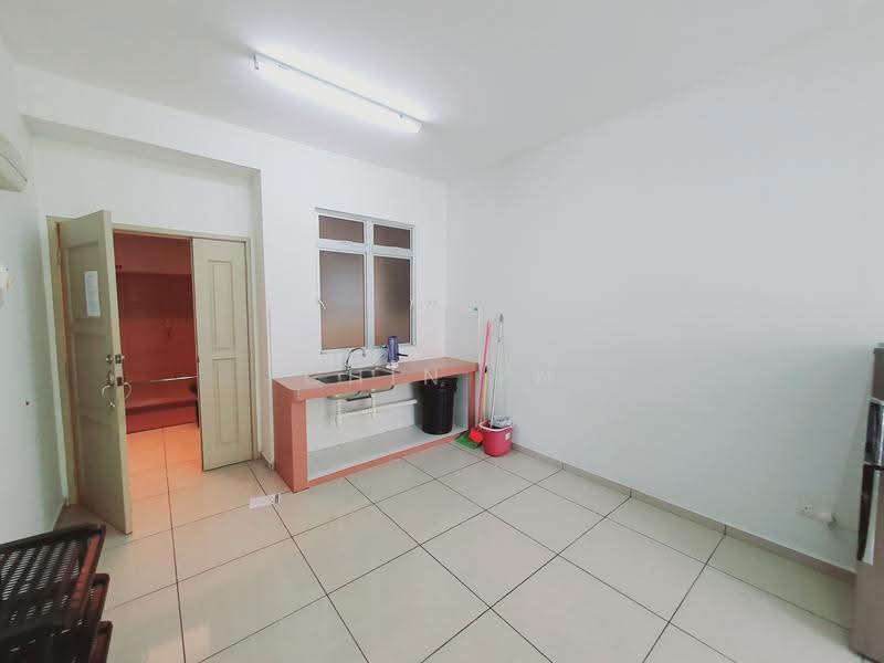 Pangsapuri untuk Disewa di Pangsapuri Bukit Beruang Bestari (University View) - CHIN FN - Kitchen - PropertyGuru.com.my