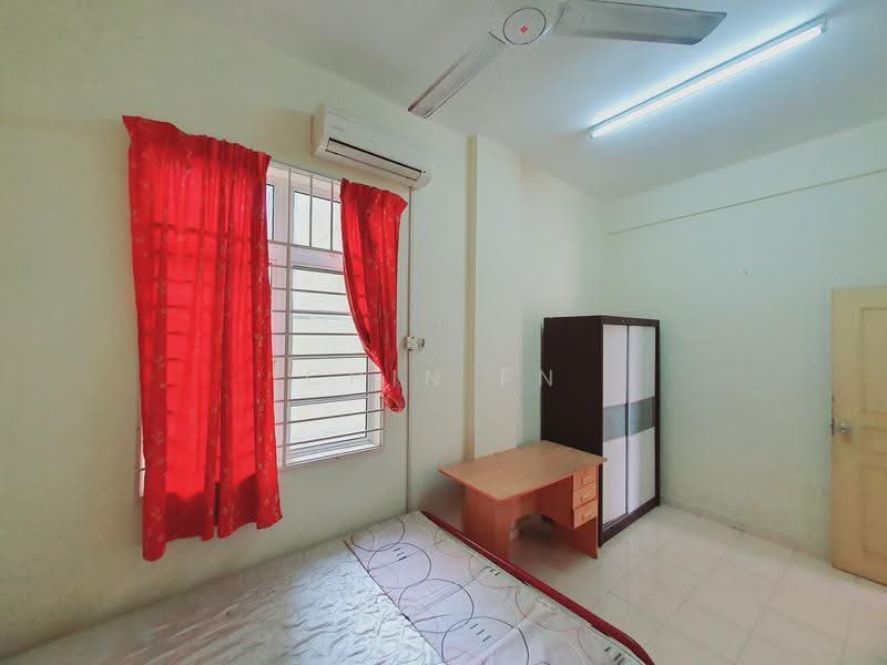 Pangsapuri untuk Disewa di Pangsapuri Bukit Beruang Bestari (University View) - CHIN FN - Bedroom - PropertyGuru.com.my