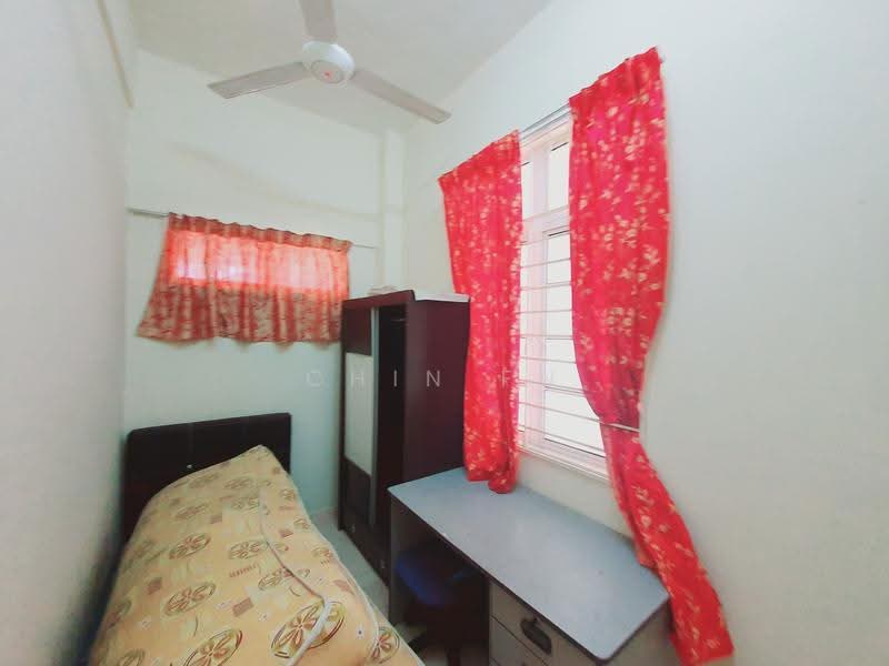 Pangsapuri untuk Disewa di Pangsapuri Bukit Beruang Bestari (University View) - CHIN FN - Bedroom - PropertyGuru.com.my