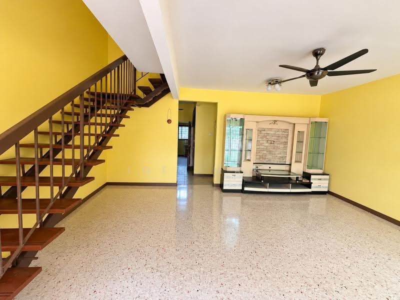 Rumah Teres 2-Tingkat untuk Dijual di Taman Putra Perdana (Puchong) - Igen Mak - Living Room - PropertyGuru.com.my