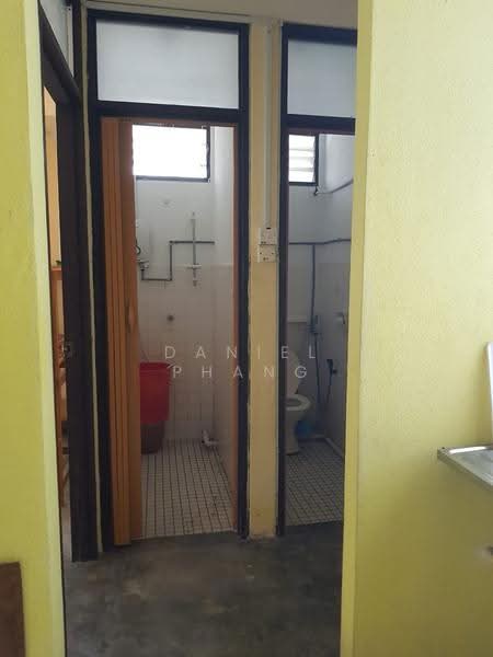 Flat for Sale at Taman Jubilee Phase 2 - Daniel Phang - Bathroom - PropertyGuru.com.my