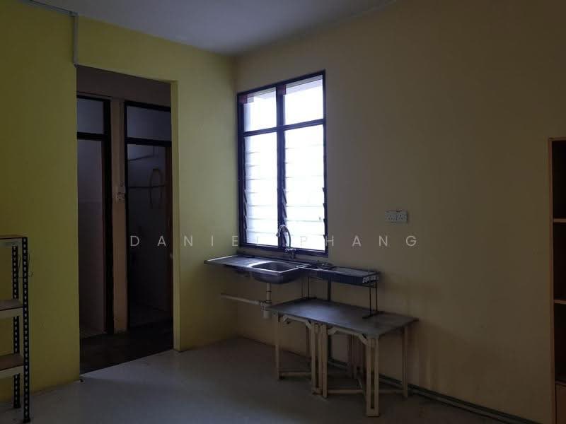 Flat for Sale at Taman Jubilee Phase 2 - Daniel Phang - Kitchen - PropertyGuru.com.my