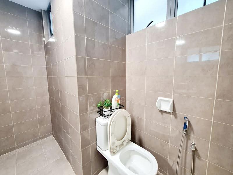 Kediaman Servis untuk Dijual di Vega Residensi 1 - Sean Chia - Bathroom - PropertyGuru.com.my