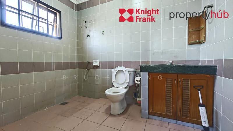 Rumah Berkembar untuk Dijual di Taman Kingfisher (Kota Kinabalu) - Bruce Fong - Bathroom - PropertyGuru.com.my