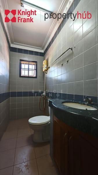 Rumah Berkembar untuk Dijual di Taman Kingfisher (Kota Kinabalu) - Bruce Fong - Bathroom - PropertyGuru.com.my