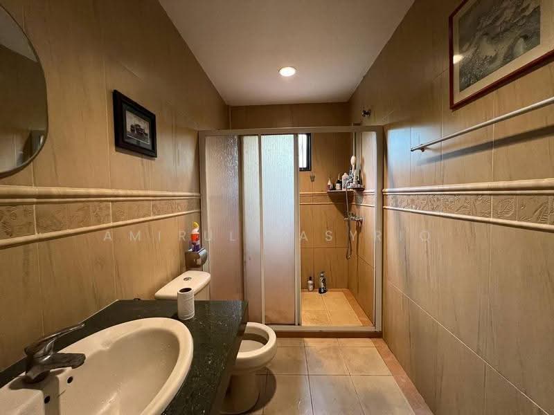 Rumah Berkembar untuk Dijual di Bandar Bukit Raja (Klang) - Amirul Nasyriq - Bathroom - PropertyGuru.com.my