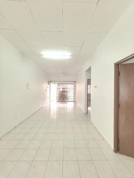1-storey Terraced House for Sale in Taman Sri Lalang (Kota Tinggi) - Kelvin Koay - Corridor - PropertyGuru.com.my