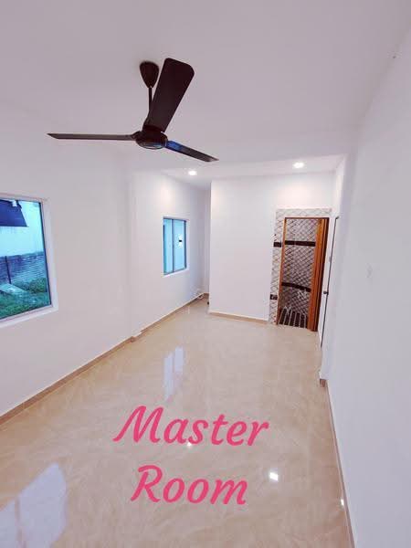1-storey Terraced House for Sale in Lunas (Kedah) - Sanggaran Muniandy - Master Bedroom - PropertyGuru.com.my