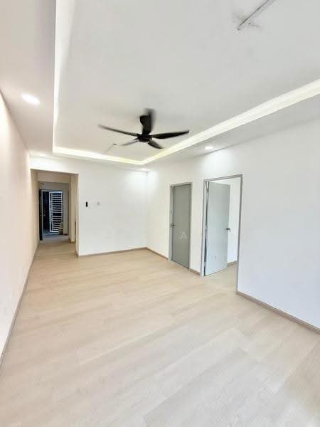 Rumah Flat untuk Dijual di Taman Bukit Tropika - JAN AU - Living Room - PropertyGuru.com.my