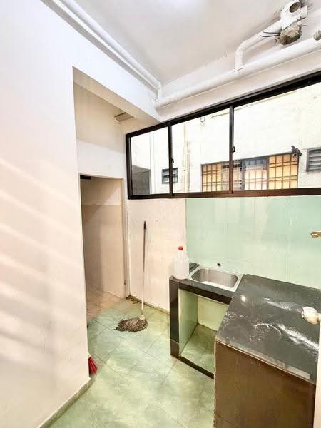 Rumah Flat untuk Dijual di Taman Bukit Tropika - JAN AU - Kitchen - PropertyGuru.com.my
