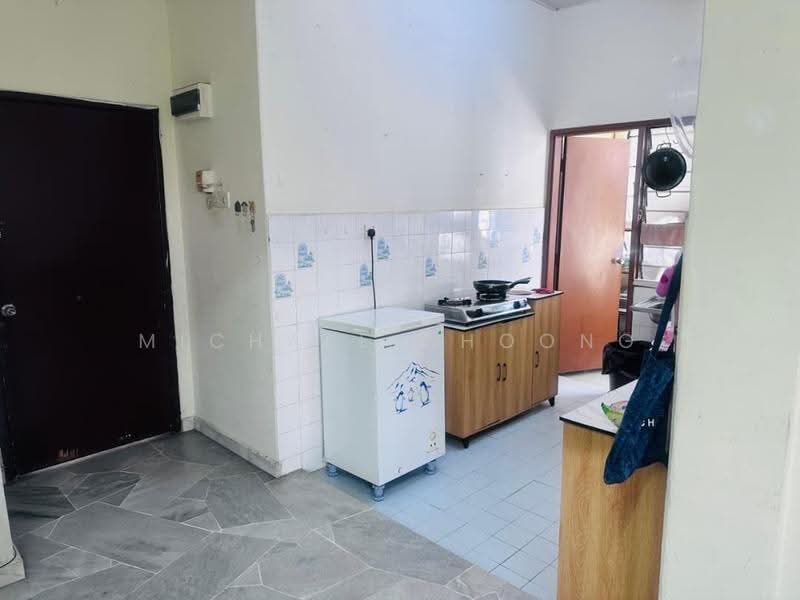 Pangsapuri untuk Dijual di Subang Perdana Goodyear Court 9 - Michael Choong - Kitchen - PropertyGuru.com.my