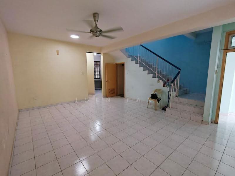 Rumah Teres 2-Tingkat untuk Dijual di Bandar Putra Kulai (Kulai) - Iden Tan - Living Room - PropertyGuru.com.my