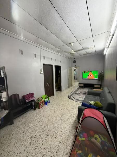 1-storey Terraced House for Rent in Taman Green Lane (Jelutong) - Daniel Phang - Living Room - PropertyGuru.com.my