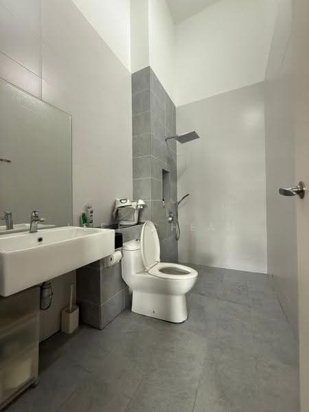 Rumah Teres 2-Tingkat untuk Dijual di Eco Majestic (Semenyih) - Jeff Cheah - Bathroom - PropertyGuru.com.my