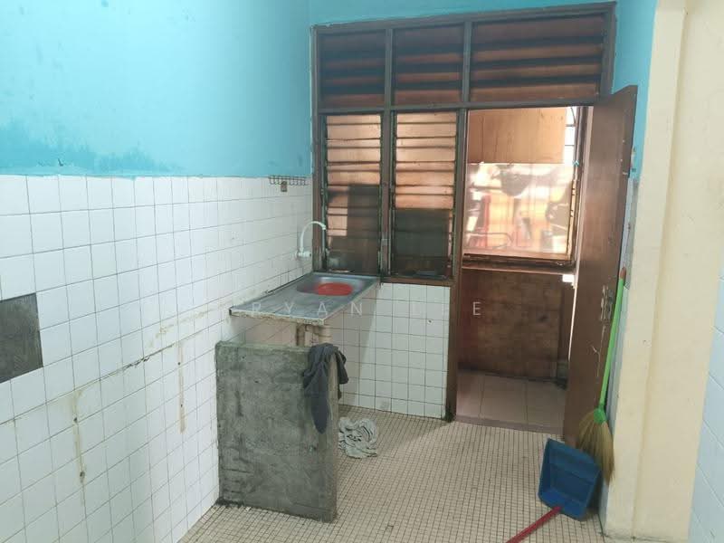 Pangsapuri untuk Dijual di Impiana Apartment - Bryan Lee - Kitchen - PropertyGuru.com.my