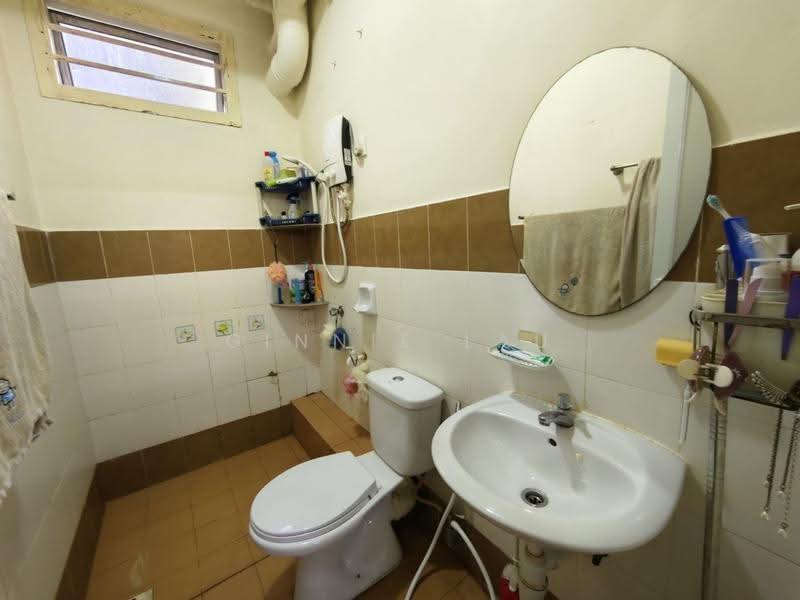 Apartment for Sale at Kipark Apartment - Ginnie Lau - Bathroom - PropertyGuru.com.my