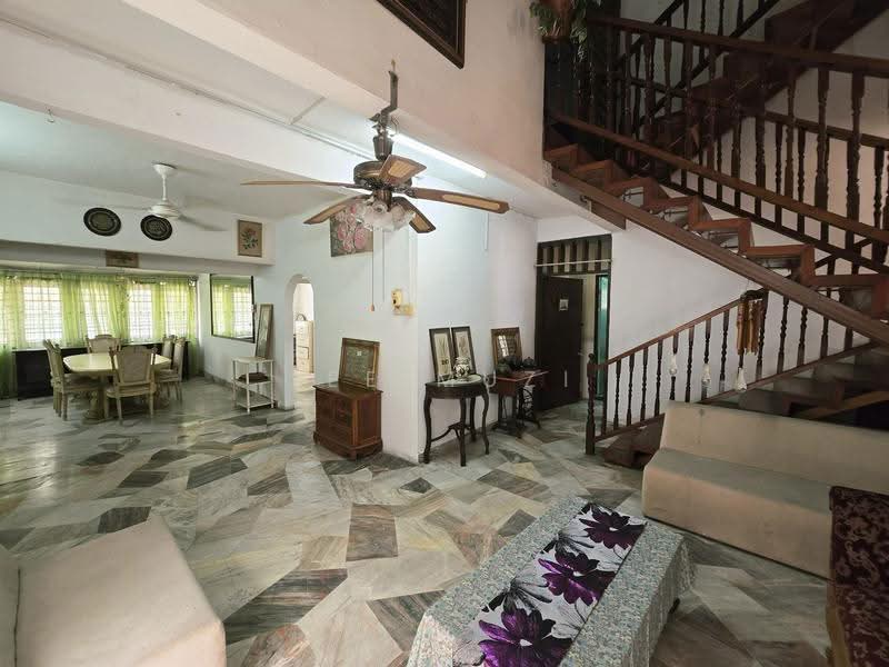 Bungalow House for Sale in Gunung Rapat (Ipoh) - Lee Muzi - Living Room - PropertyGuru.com.my