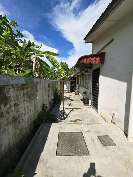 Bungalow House for Sale in Gunung Rapat (Ipoh) - Lee Muzi - PropertyGuru.com.my