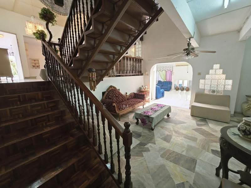 Bungalow House for Sale in Gunung Rapat (Ipoh) - Lee Muzi - Living Room - PropertyGuru.com.my