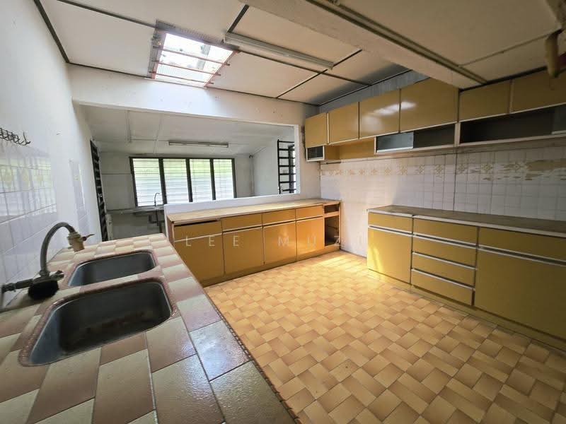Bungalow House for Sale in Gunung Rapat (Ipoh) - Lee Muzi - Kitchen - PropertyGuru.com.my