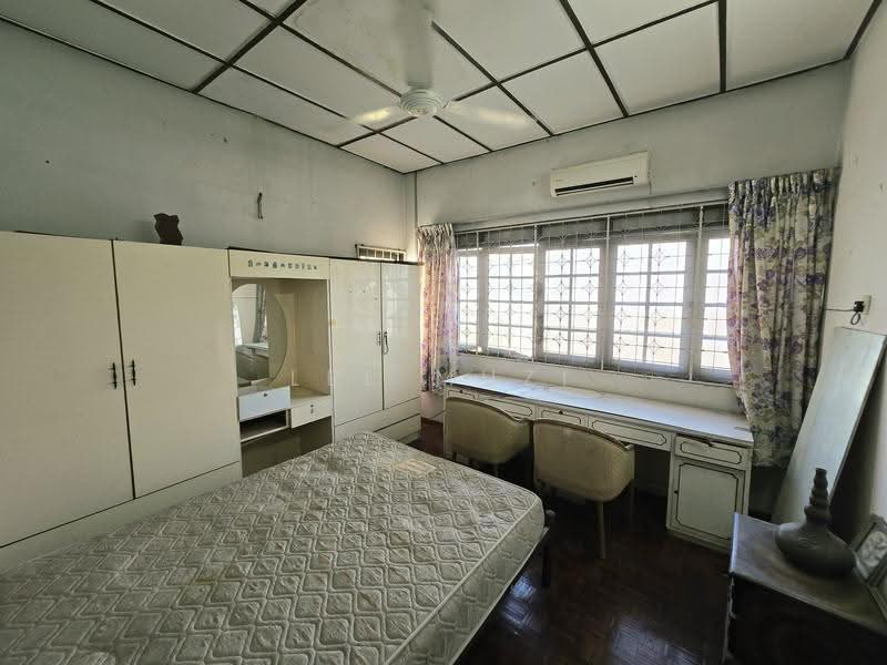 Bungalow House for Sale in Gunung Rapat (Ipoh) - Lee Muzi - Bedroom - PropertyGuru.com.my