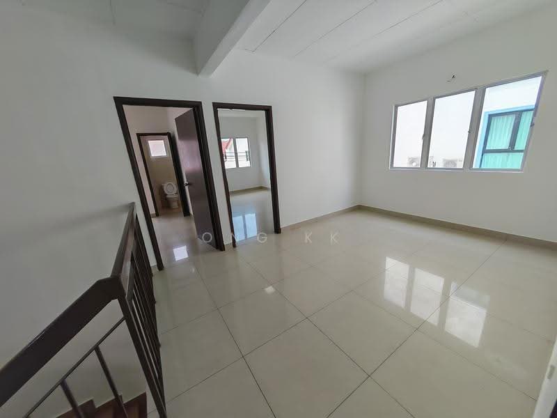 Rumah Teres untuk Dijual di TAMAN PUCHONG UTAMA (Puchong) - Ong KK - Bathroom - PropertyGuru.com.my