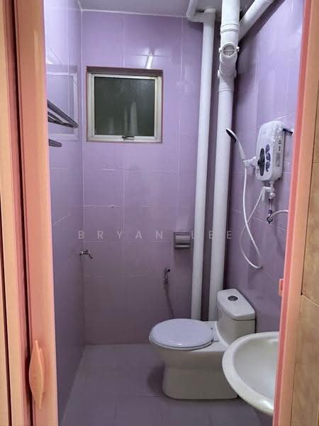 Pangsapuri untuk Dijual di Impiana Apartment - Bryan Lee - Bathroom - PropertyGuru.com.my