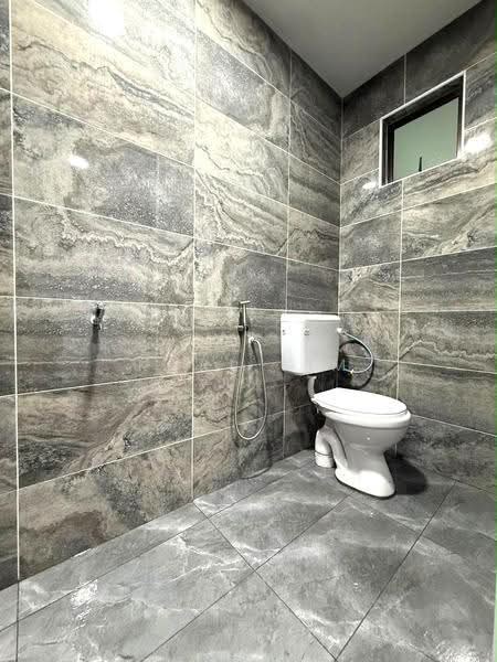 2-storey Terraced House for Sale in Taman Molek (Johor Bahru) - Karl Lim - Bathroom - PropertyGuru.com.my