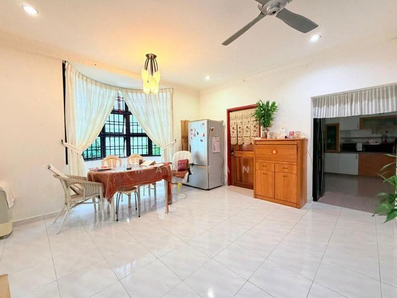 Rumah Berkembar untuk Dijual di Taman Sri Kluang (Kluang) - May Tan - Dining Room - PropertyGuru.com.my