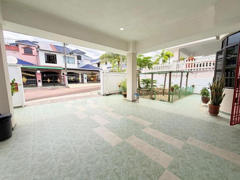 Rumah Berkembar untuk Dijual di Taman Sri Kluang (Kluang) - May Tan - Exterior - PropertyGuru.com.my